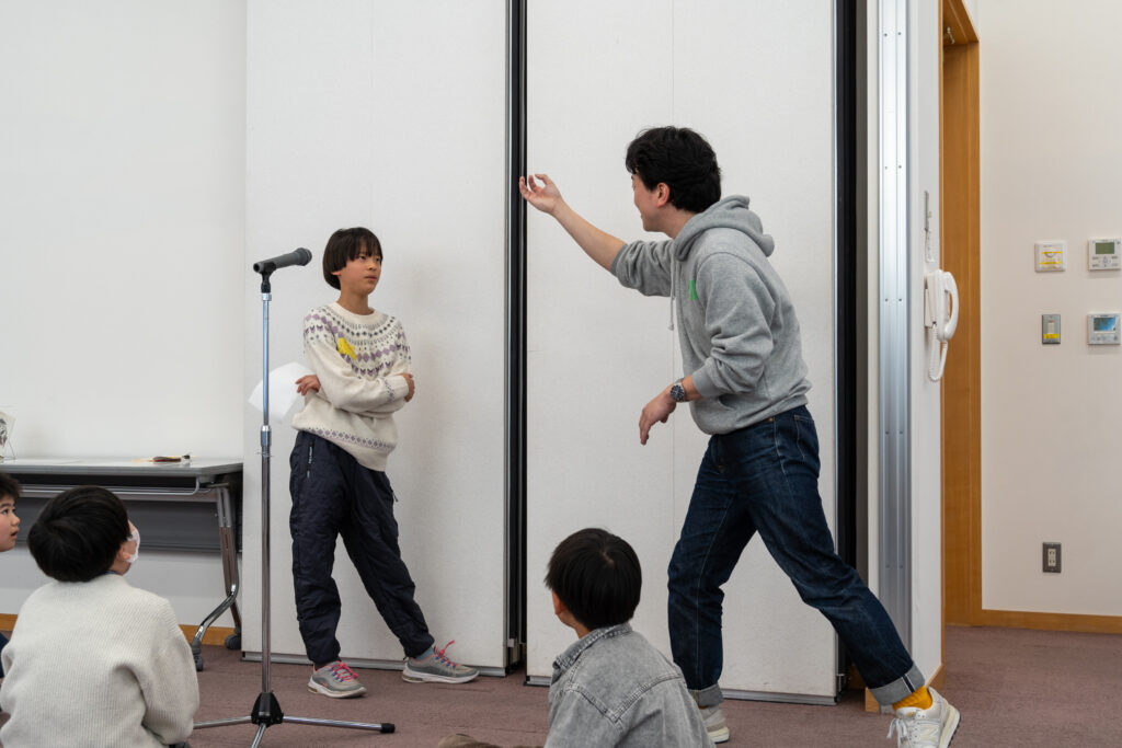 演劇的ワークショップ「こえとことばの実験室」の様子
